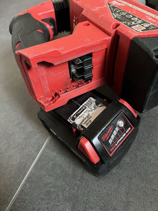 Безщітковий Акум.перфоратор Milwaukee M18 FHX