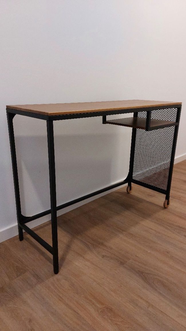 Mesa (Ikea) pequena secretária