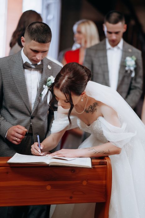 Продам весільну сукню