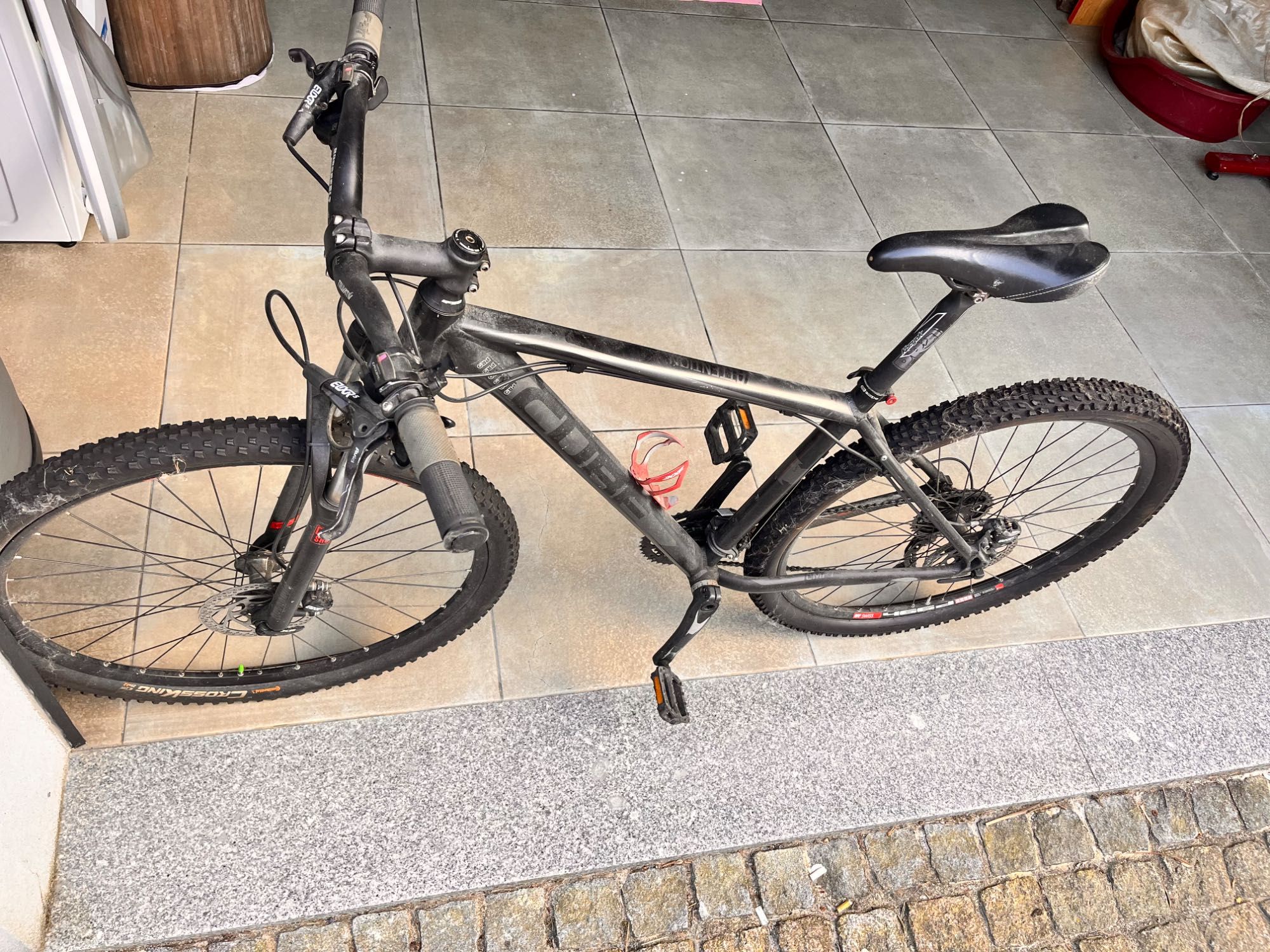 Bicicleta Cube /  tam : L / roda 29