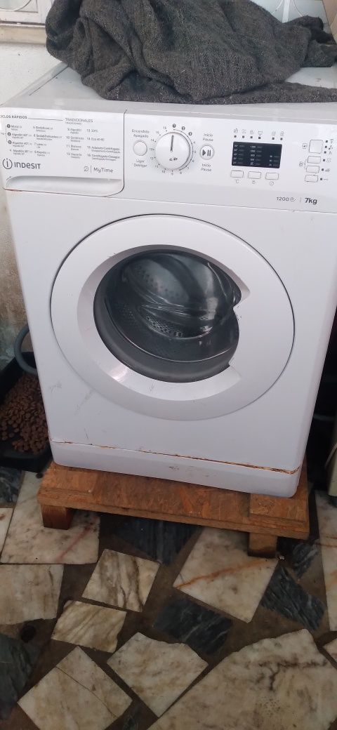 Maquina lavar roupa 7kg praticamente nova