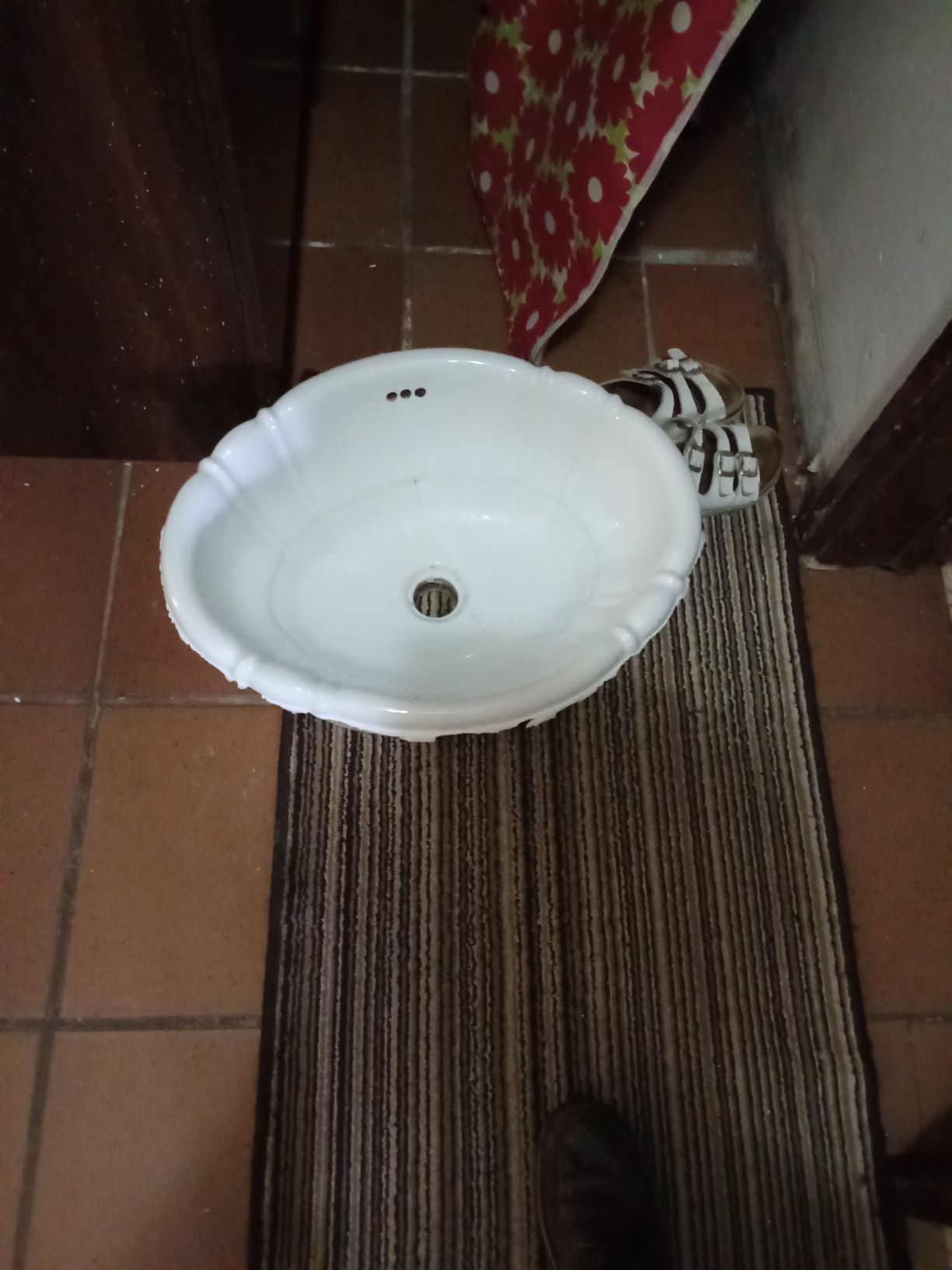 Vendo lavatório e a pedra