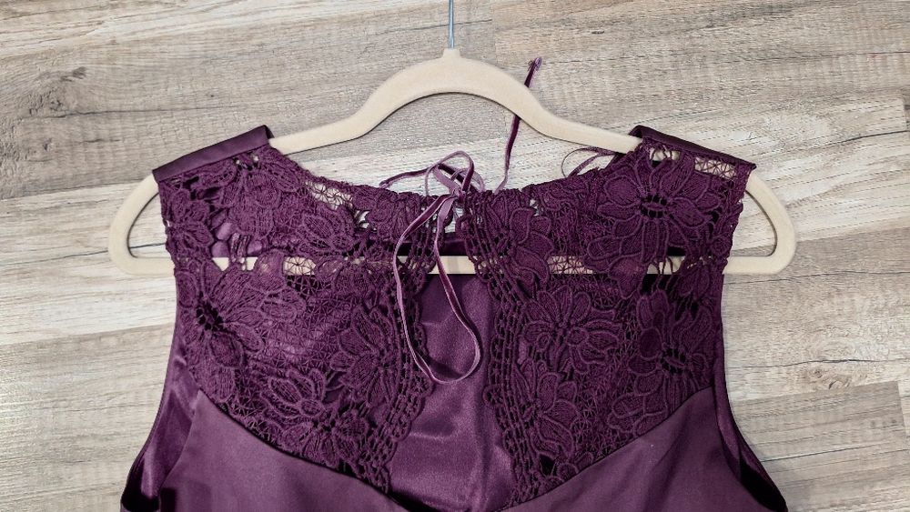 Sukienka satynowa na święta midi 42 Top Secret śliwkowa