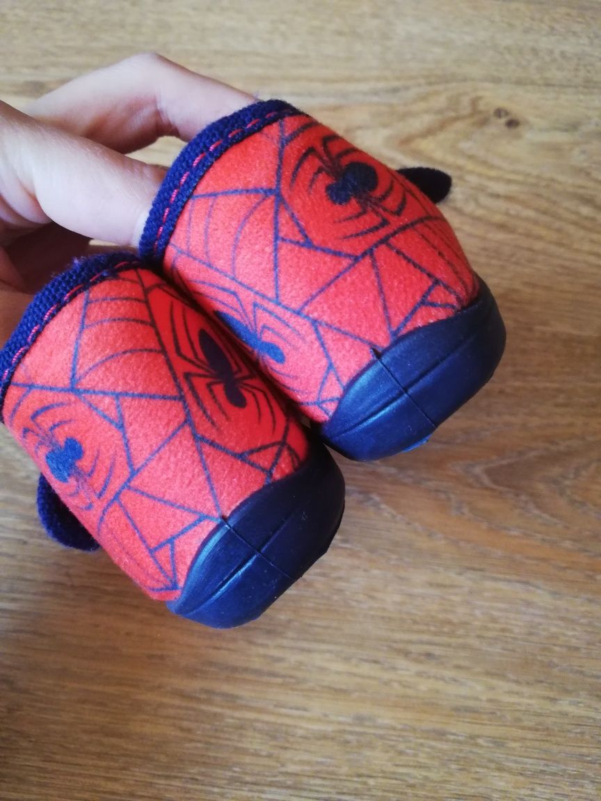 Kapcie buciki Spider-Man rozm 19 pierwsze buty butki