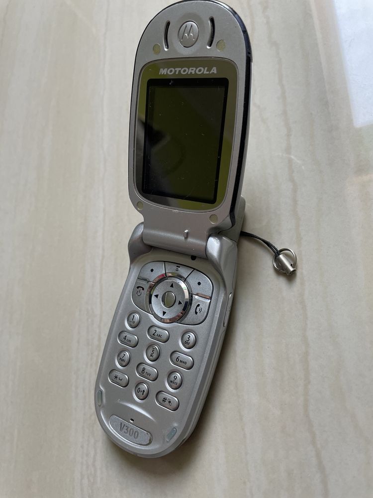 Motorolla v300 telefon