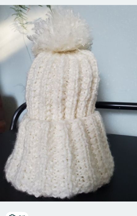 Шапка жіноча біні і  з бомбоном