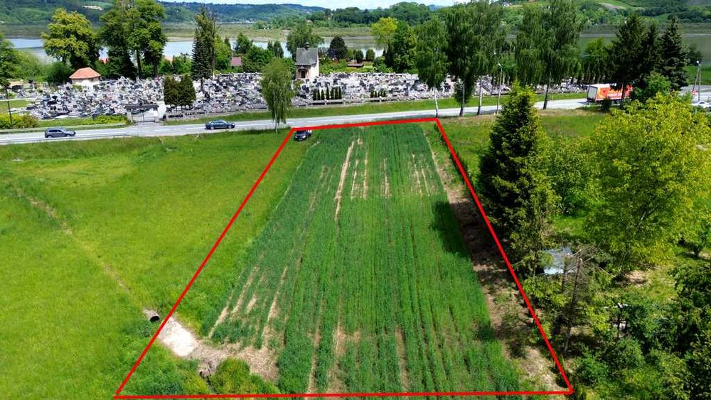 Działka usługowo-mieszkalna 16 ar – zjazd z drogi krajowej nr 75.