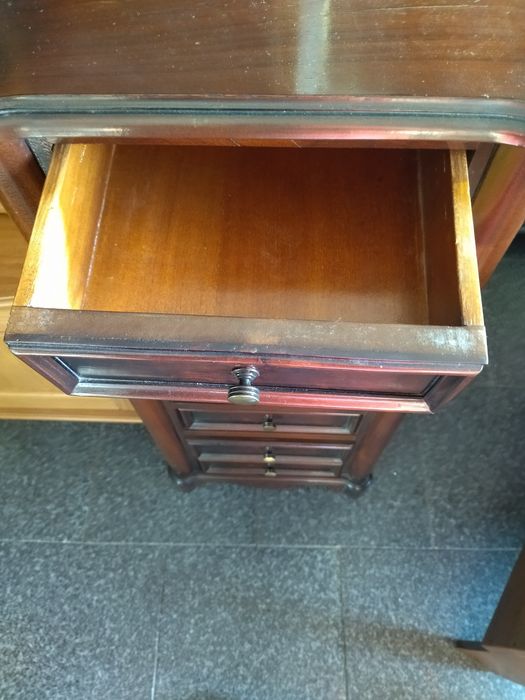 Camiseiro  como novo