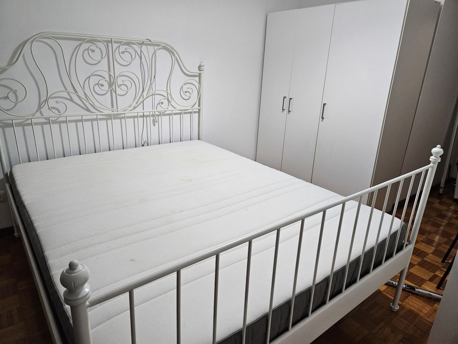 Cama Casal Branca em Ferro