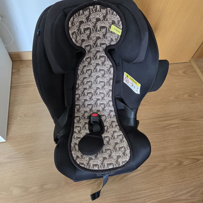 Cadeira auto RF Axkid move 9-25kg.