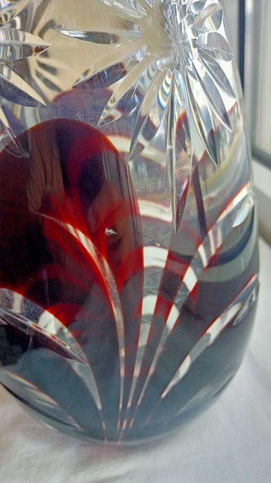Wazon kryształowy Mimoza szlifowane gwiazdy bordowe pasemka huta Julia