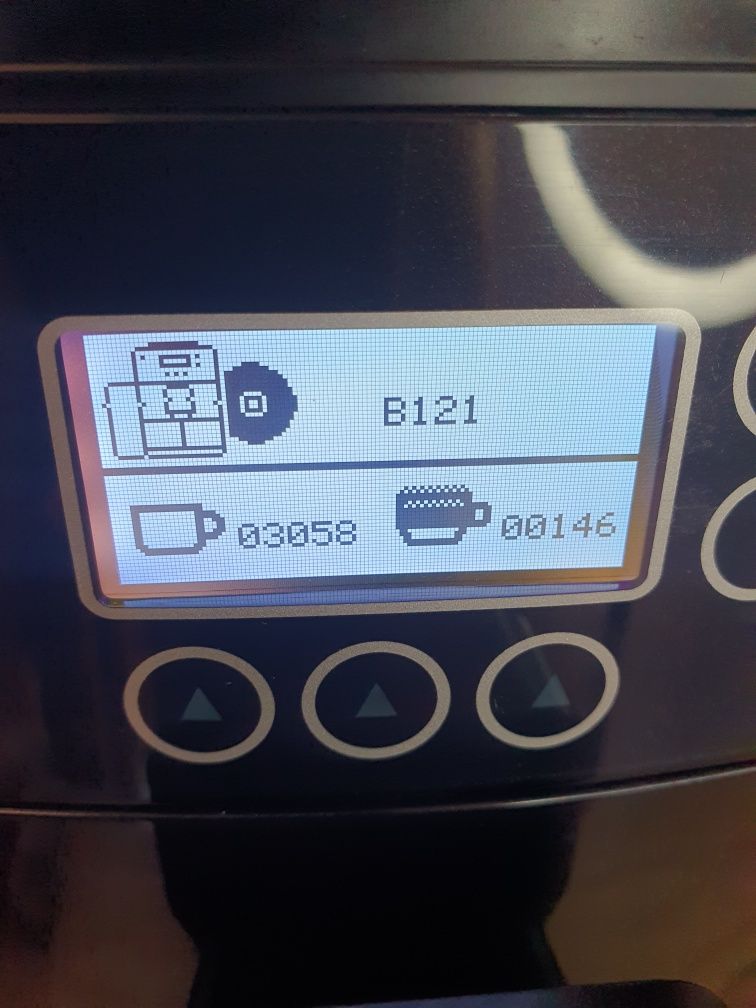 Elegancki i niezawodny Automatyczny ekspres do kawy Zelmer AromaticCaf