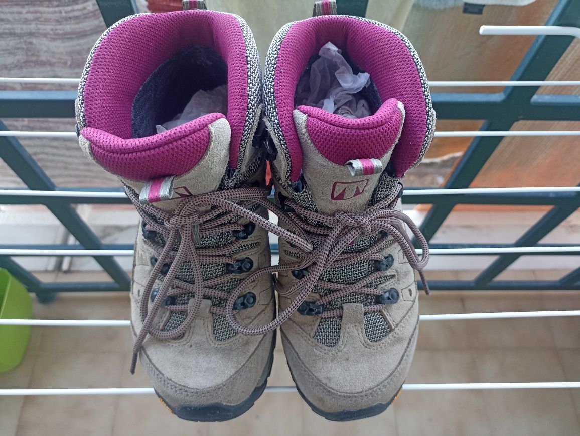 Bota impermeavel de montanha da Tecnika 36
