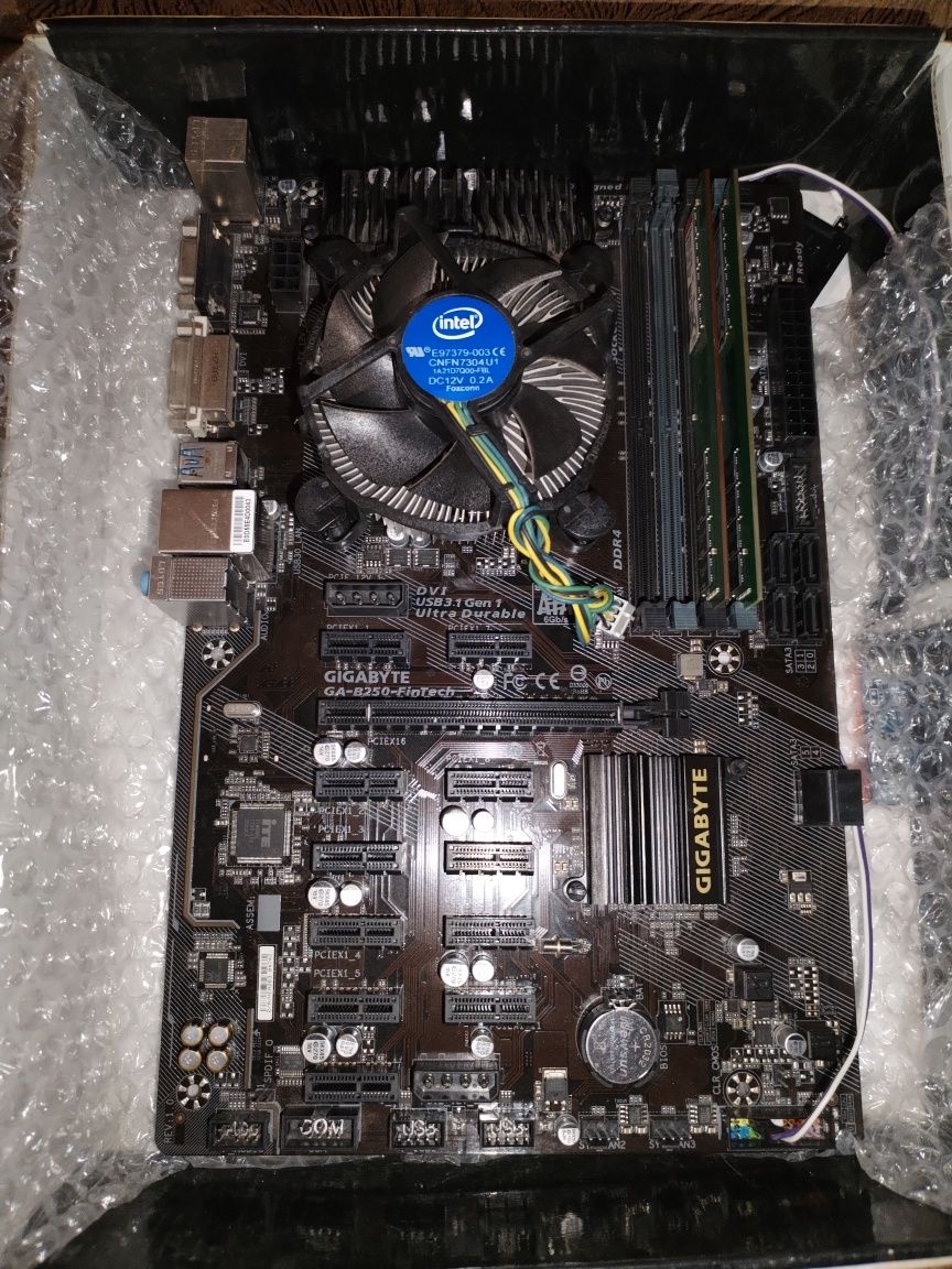 Продам материнскую плату gigabyte b250-fintech+celeron G3900 +ddr4 8gb