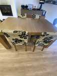 Mesa com quatro cadeiras