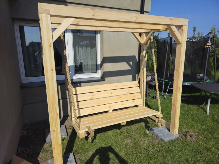 Nowoczesna huśtawka ogrodowa, plac zabaw, domek ogrodowy, siedzisko