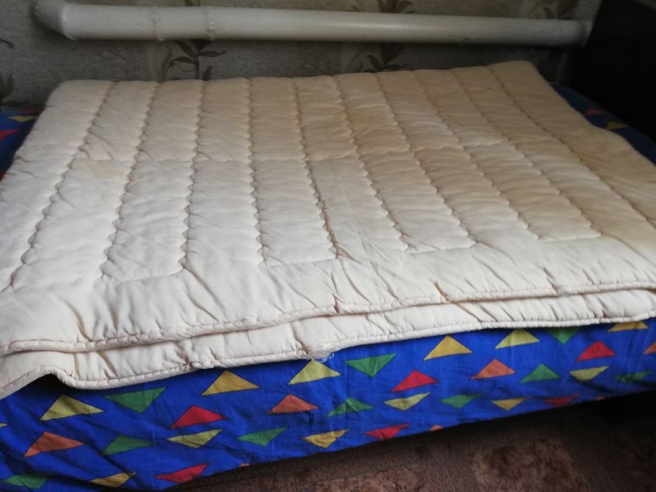 Тепла ковдра 2м на 1,50м є 2 штуки