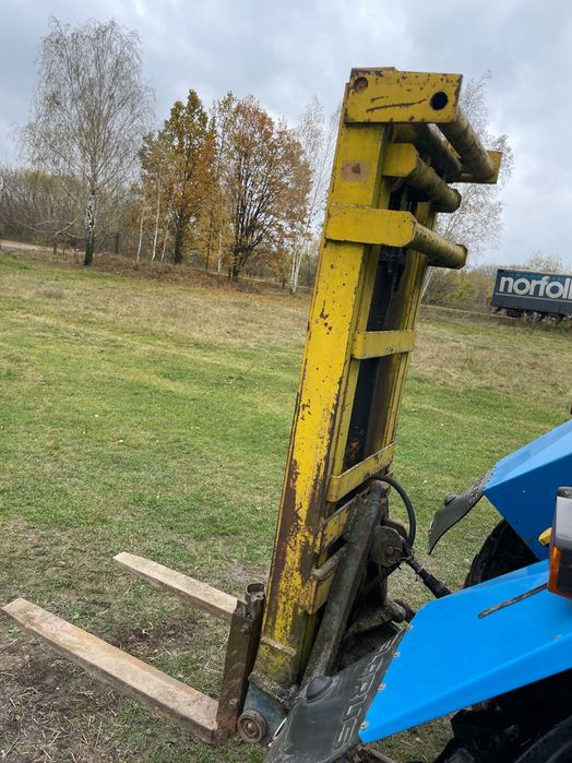 Навантажувач тракторний