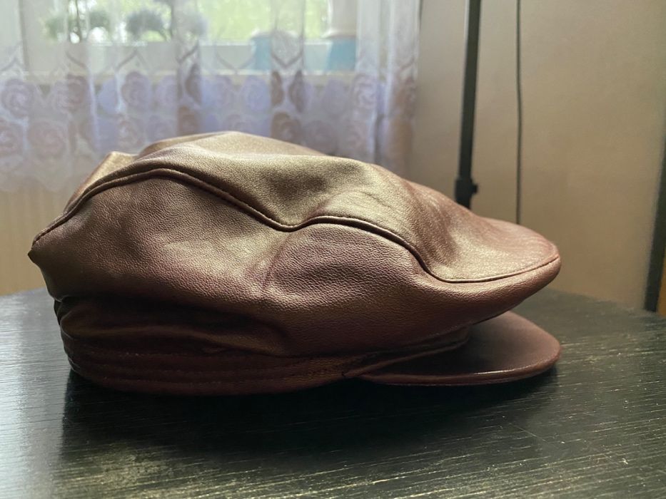 Brązowa czapka ze skóry idealny prezent