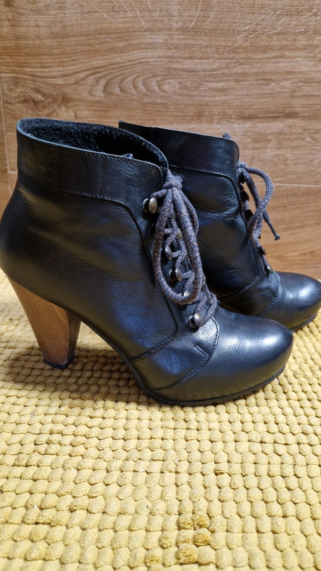 Botki sznurowane na obcasie rylko 36 vintage