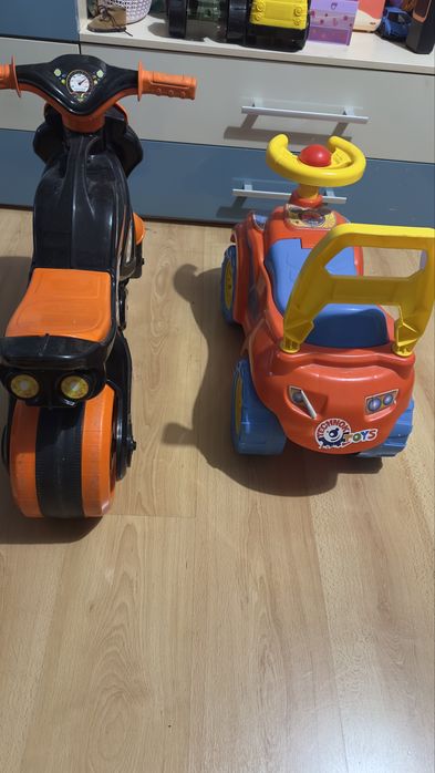 Продам дитячі машинка та мотоцикл