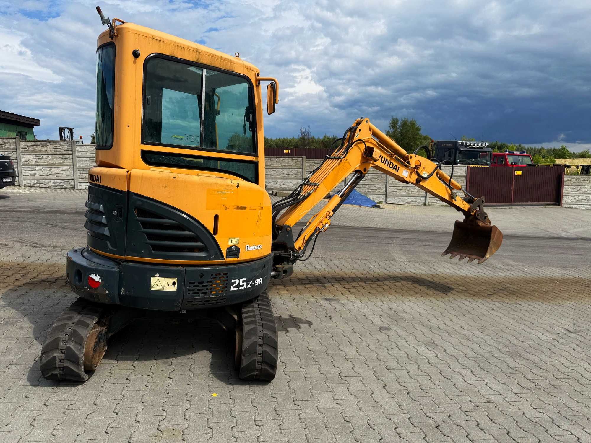 minikoparka HYUNDAI ROBEX 25Z-9A 3 łyżki 2730kg MITSUBISHI 3200mtg