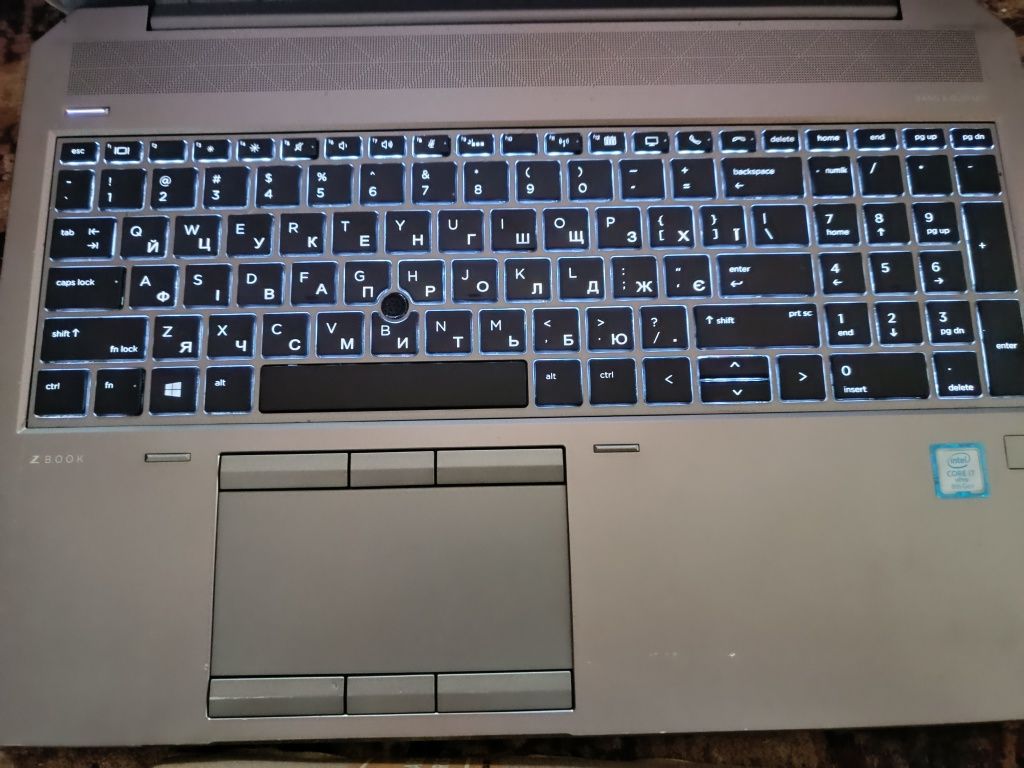 6 ядер, Ігровий ноутбук HP (i7 8850H/16/512/P1000 4GB)