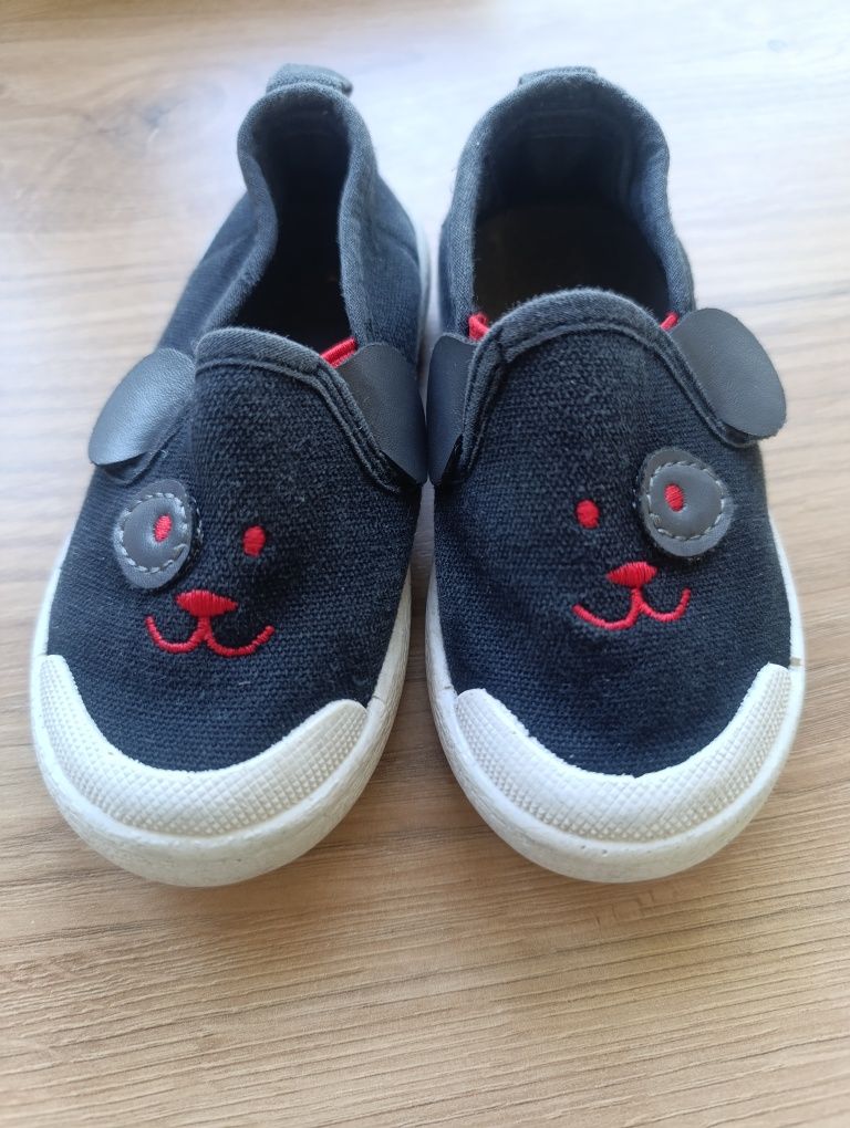 Trampki, kapcie dziecięce, roz. 23