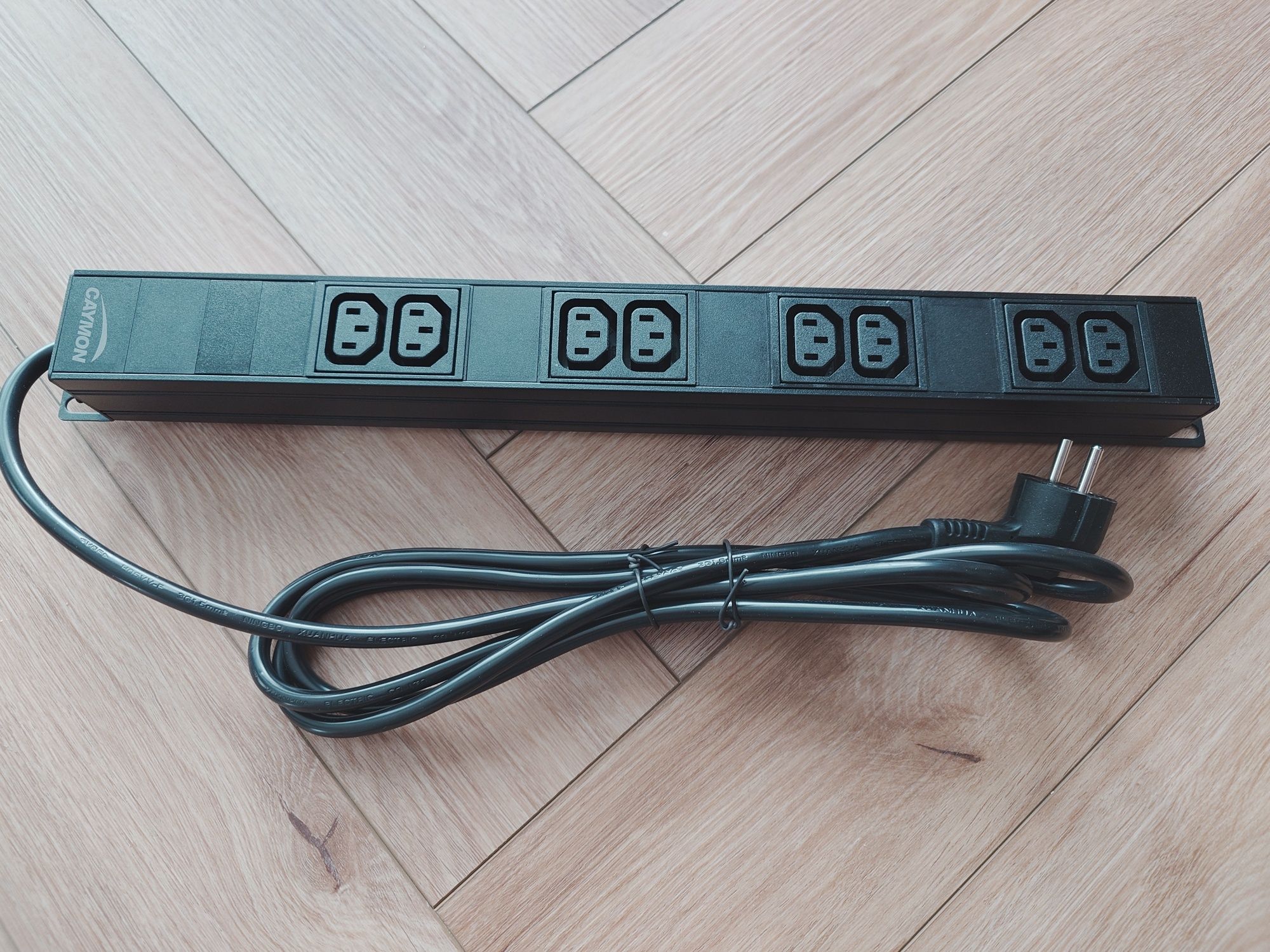 CAYMON PSR118ES/B Listwa zasilająca 19" – 8 gniazd IEC C13 Rack