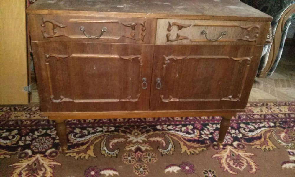 Стол журнальный деревянный