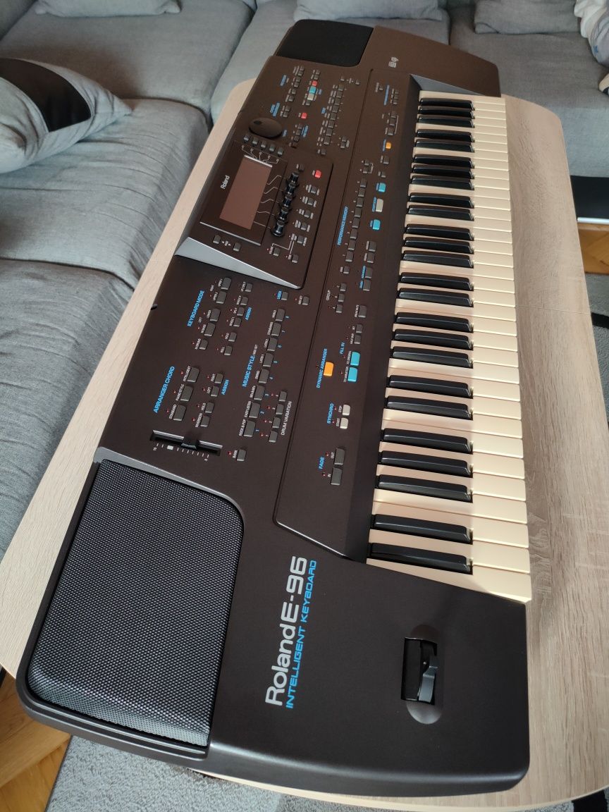 Roland E-96 Inteligent Keyboard super stan!!! + Style