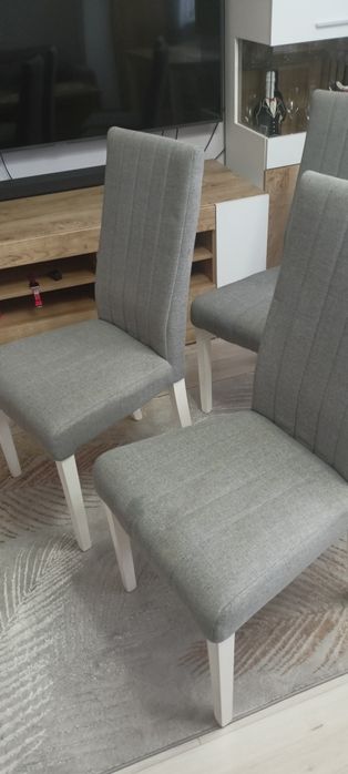 Krzesła tapicerowane.Cena za 4 sztuki.