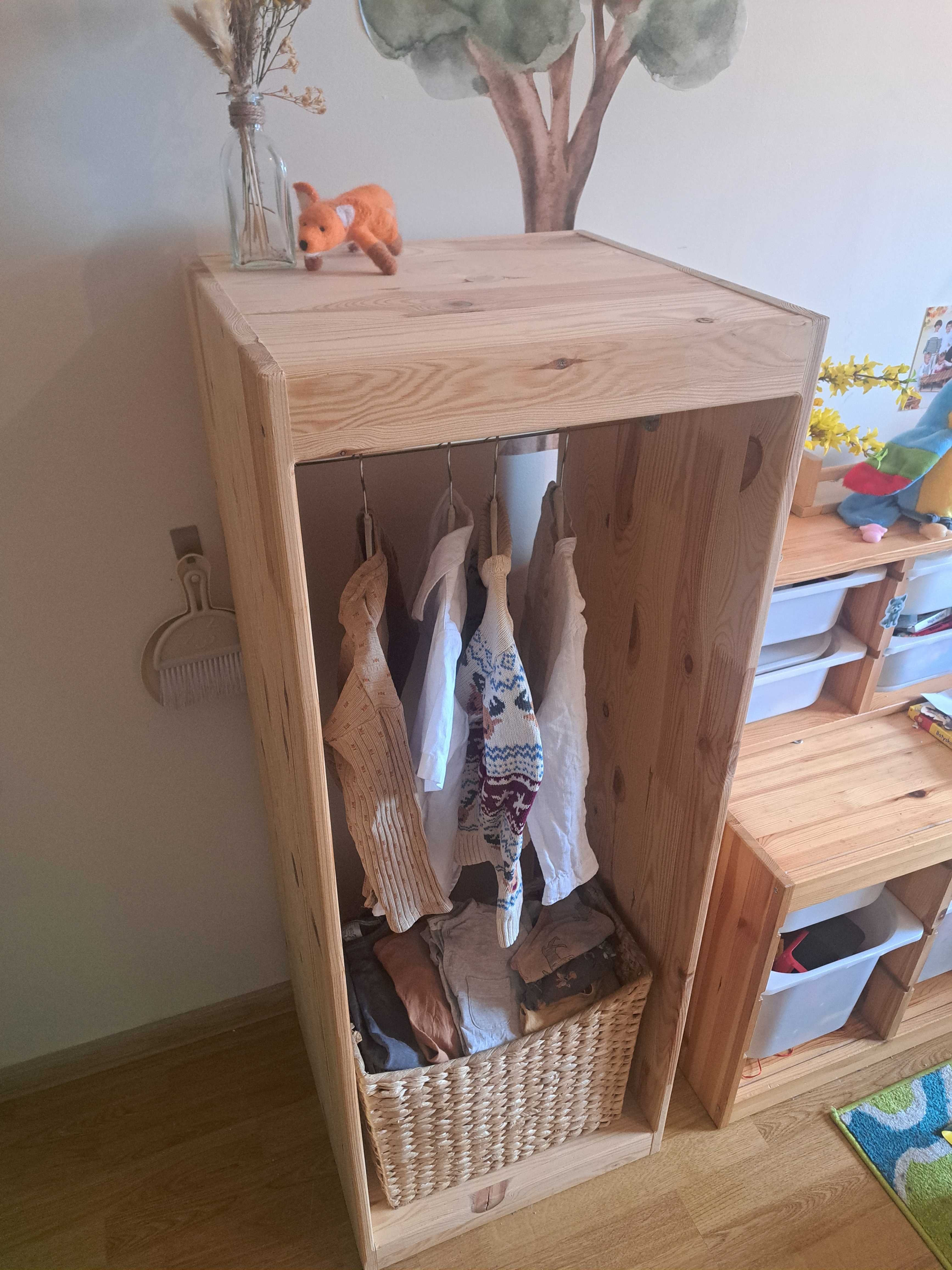Szafa w duchu Montessori sosna