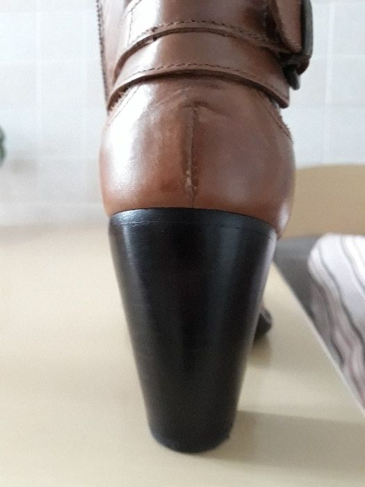 Продаються жіночі шкіряні чобітки Nero Giardini размер 38 б/в