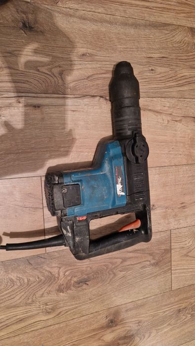 Młotowiertarka Makita HR4000C