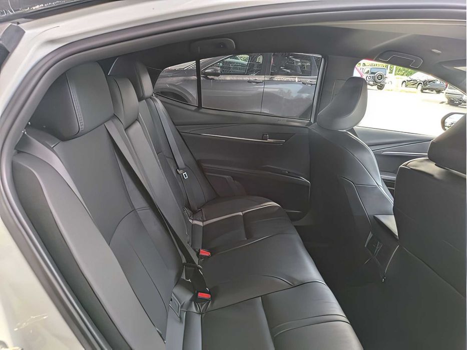 Toyota Camry      2025