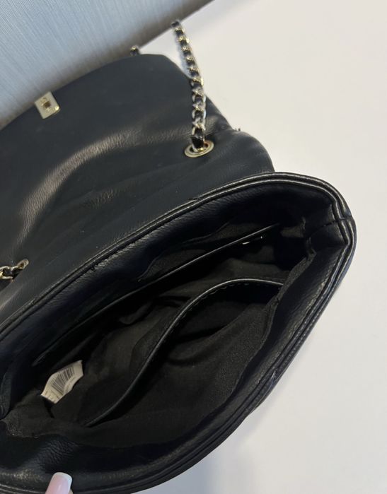 Чорна сумочка mango