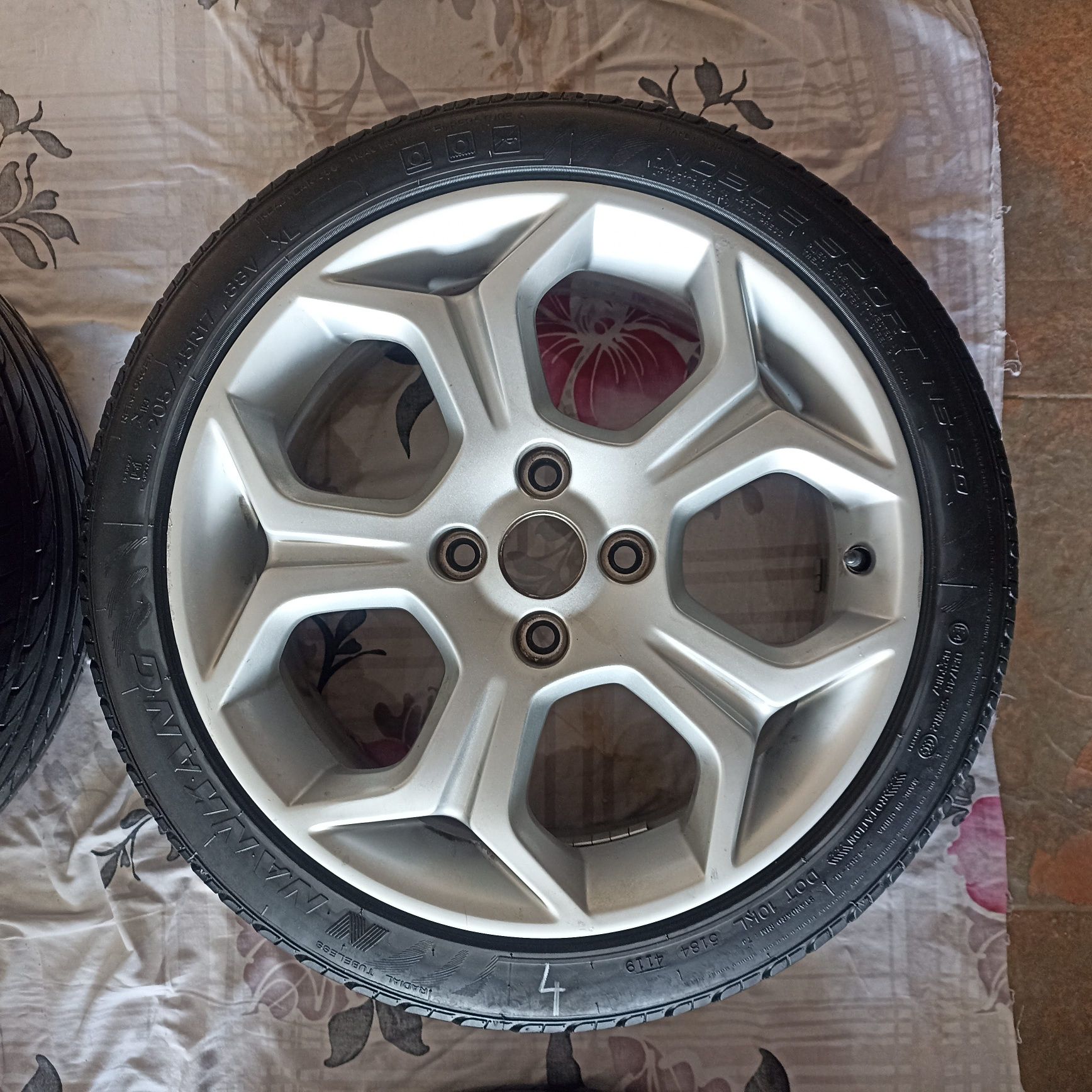 Koła 205/45/17 na oryginalnych felgach aluminiowych 17 cali ford