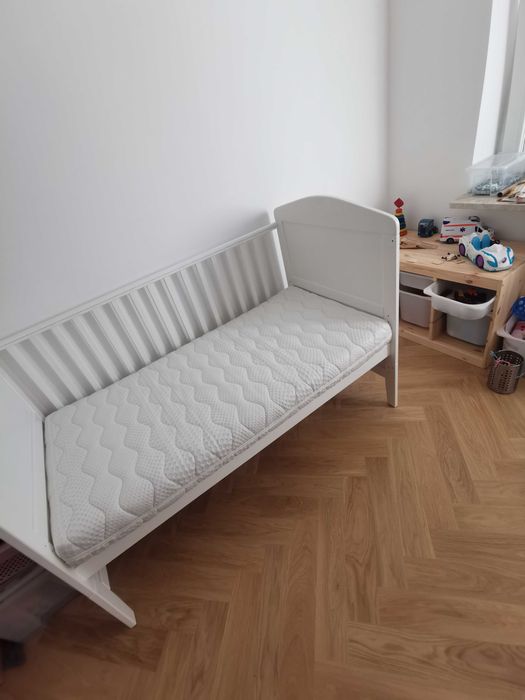 Woodies Łóżeczko Hampton Cot Bed 140×70 + materac Hilding-dobranocka