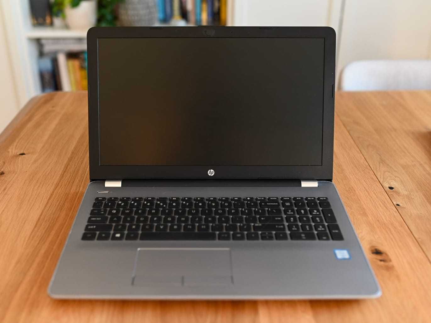 Laptop HP 250 G6 15,6"FHD/i3-6006U/16GB/SSD256GB/iHD520
