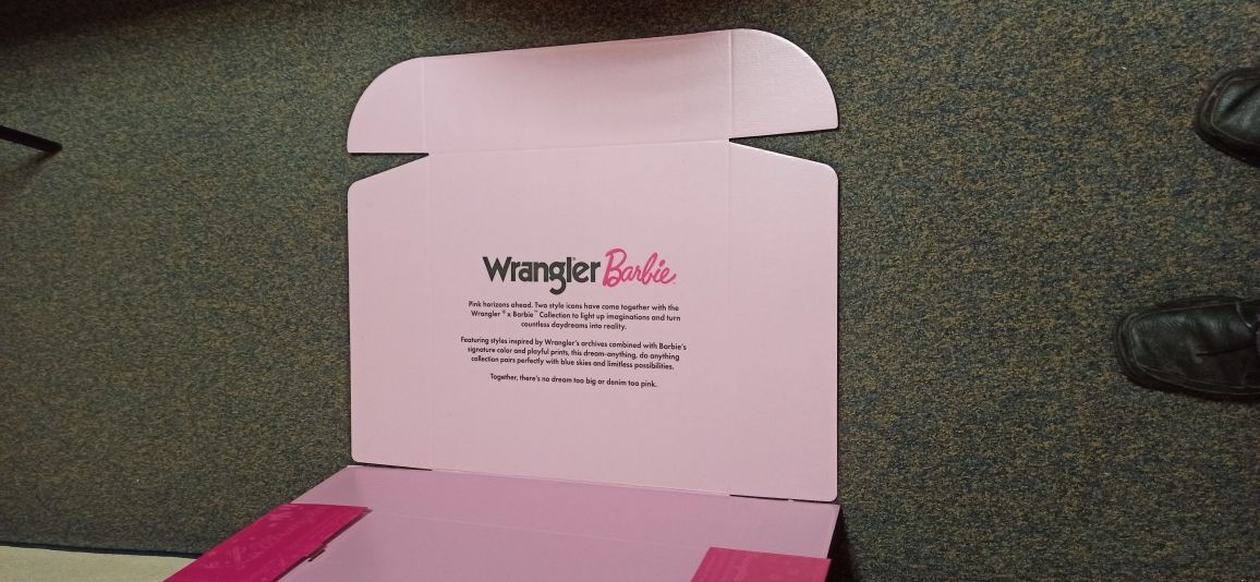 Karton Barbie Wrangler różowy do przechowywania rzeczy