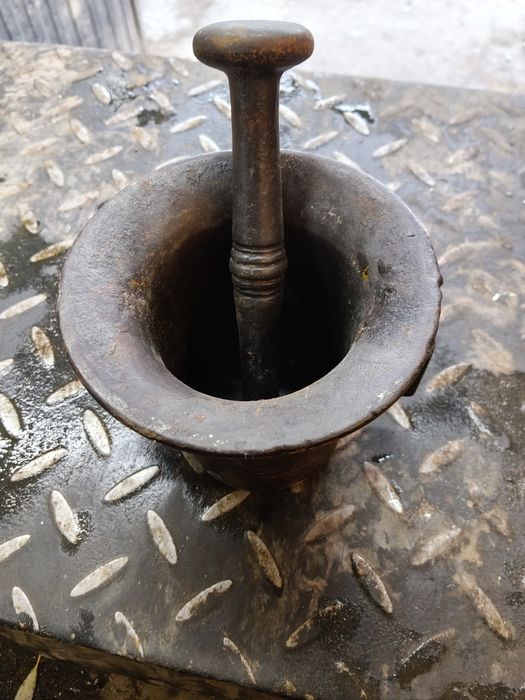 Stary duży moździerz