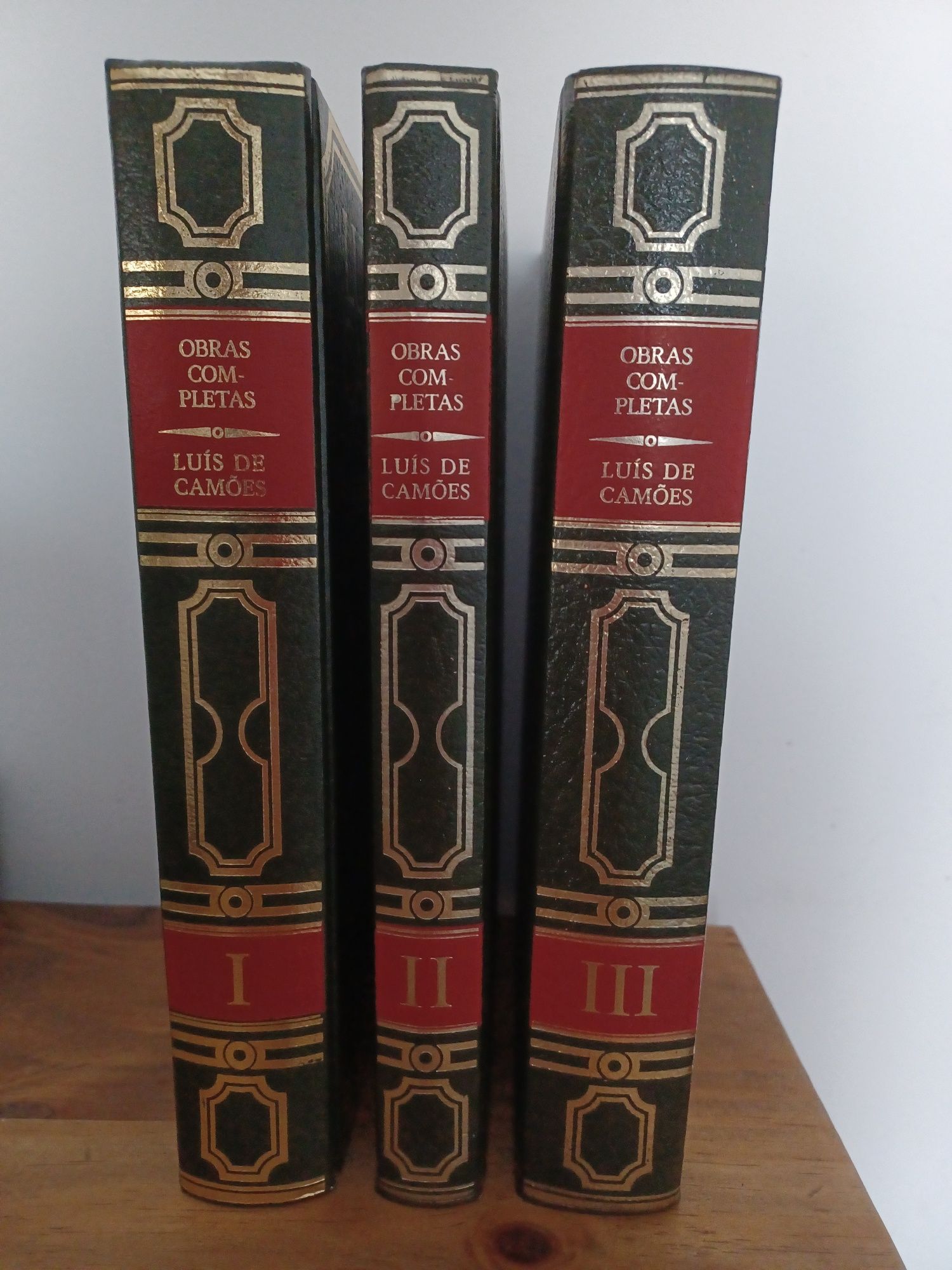 3 volumes dos Lusíadas