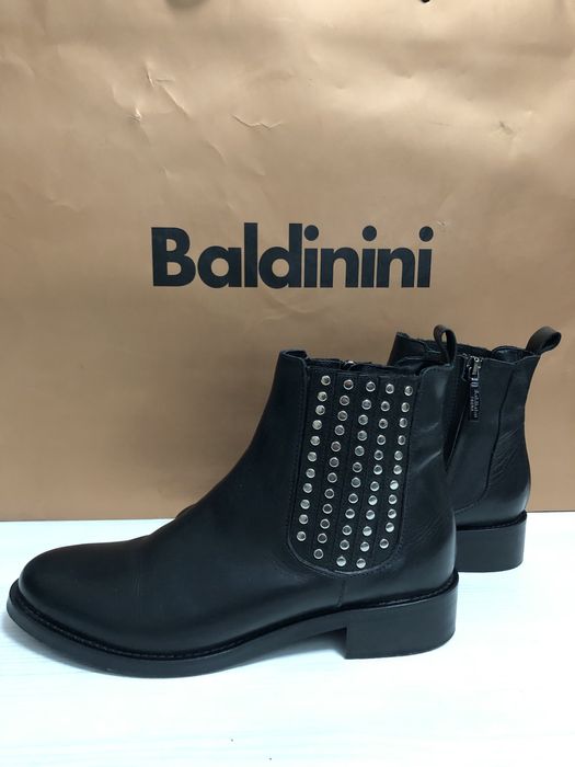 Черевики та напівчеревики.