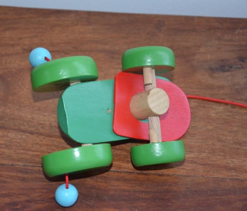 Brinquedo de Madeira Lagarto, com 4 rodas