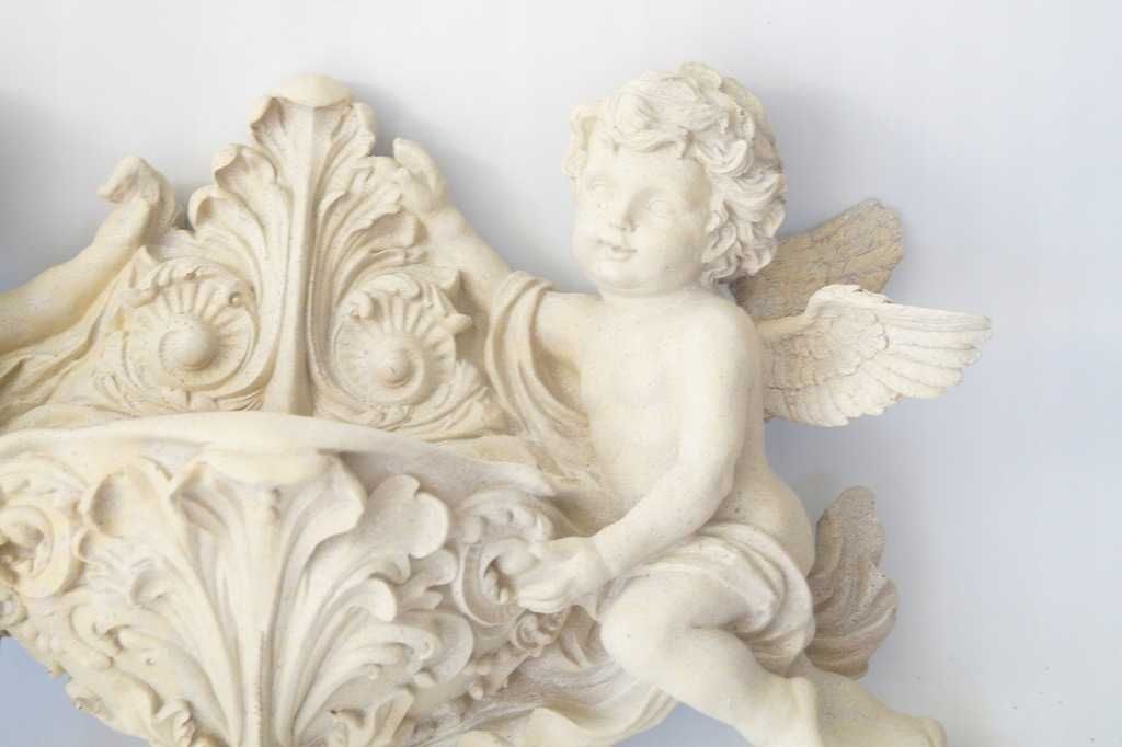 Duża rzeźbiona konsolka kropielnica amory putto