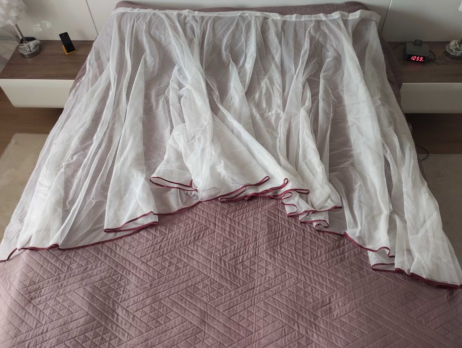 Biała firana bez wzorow