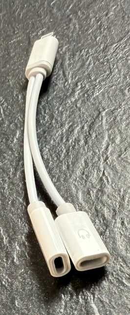 Adapter Lightning do gniazda audio do ładowania iPhone