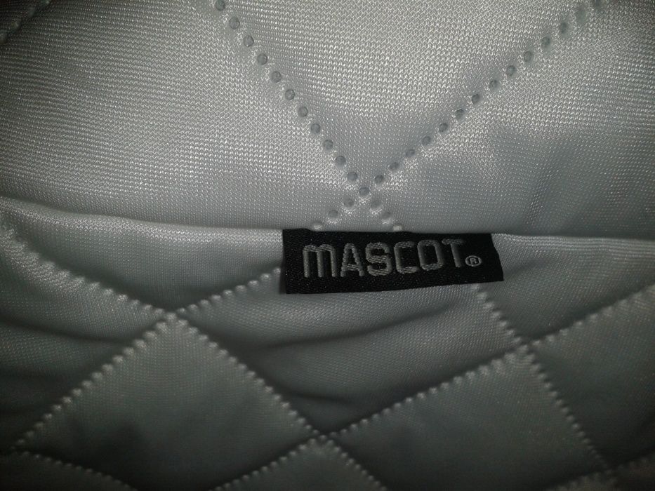 Красивая женская куртка