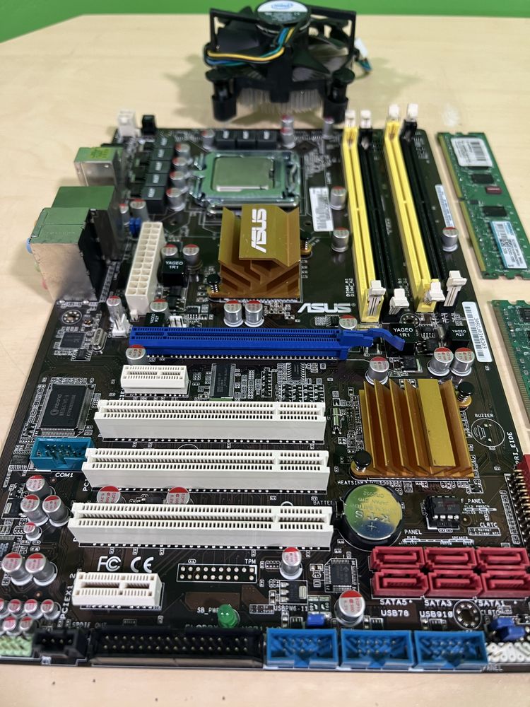 Материнська плата Asus P5Q SE Plus + процесор + ОЗУ